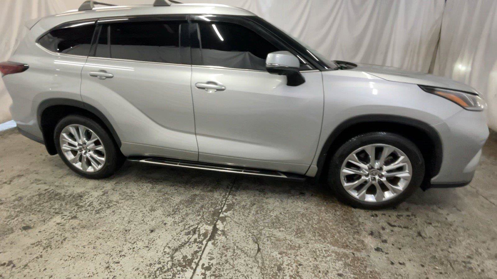 Used 2024 Toyota Highlander Limited AWD/4WD image 4