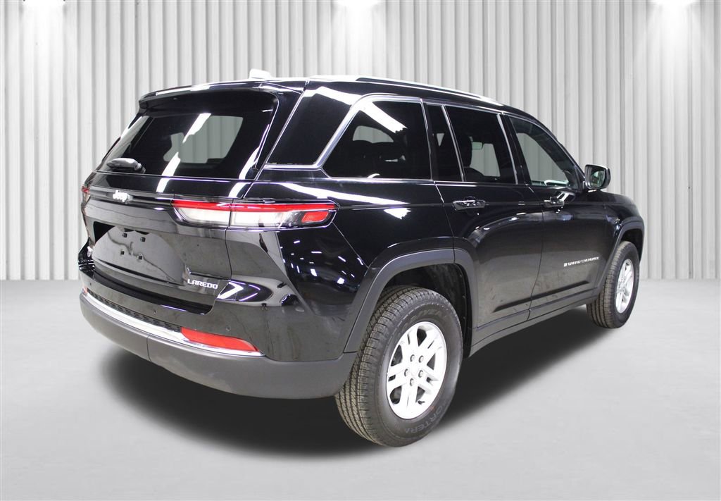 New 2025 Jeep Grand Cherokee Laredo w/ Luxury Tech Group I image 3