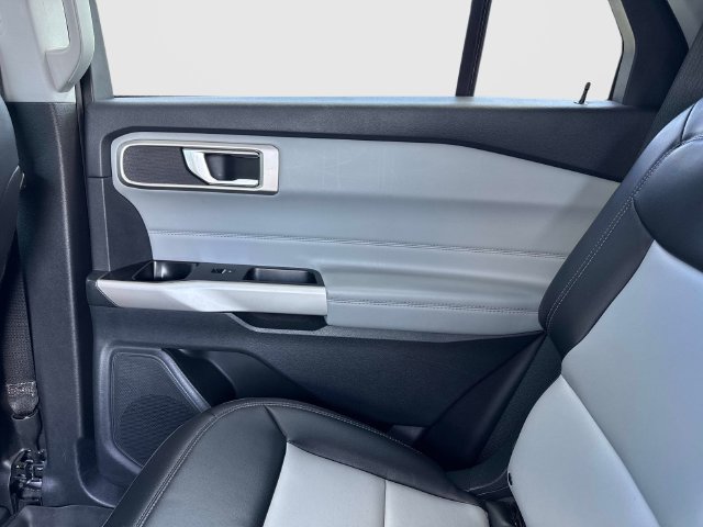 Certified 2022 Ford Explorer XLT w/ Equipment Group 202A RWD image 16