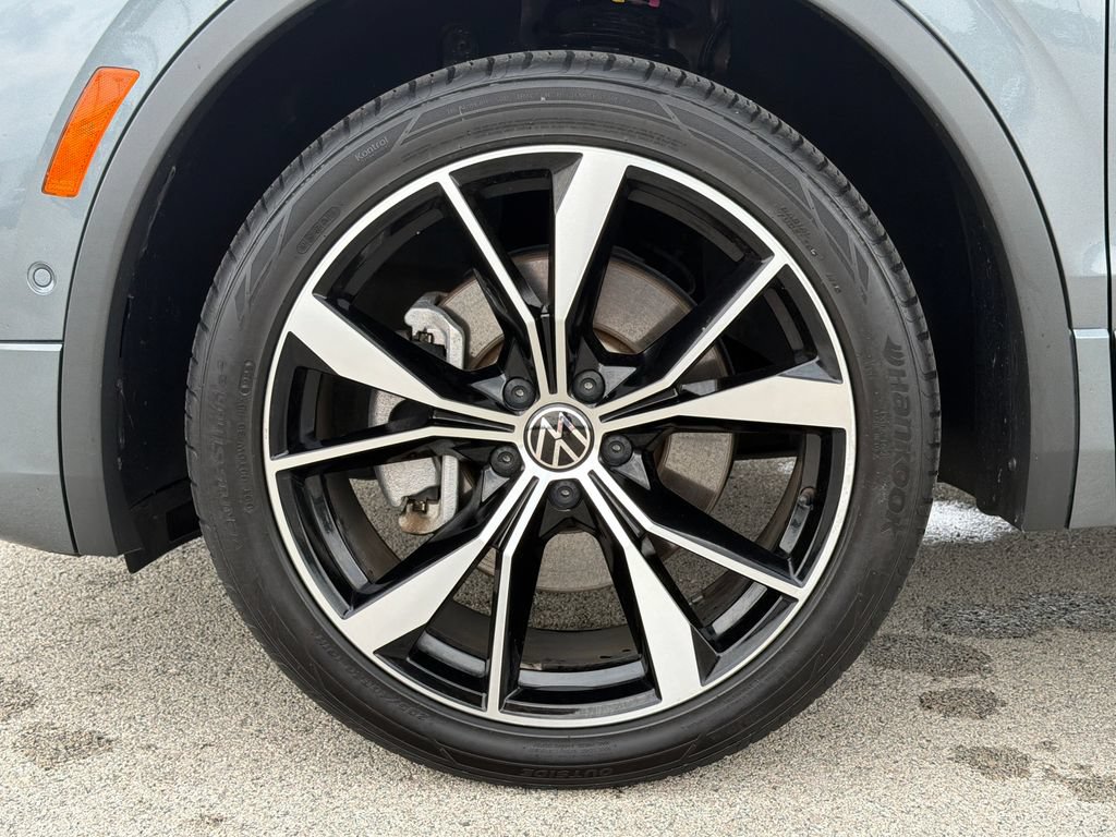Certified 2022 Volkswagen Tiguan SEL R-Line AWD/4WD image 33