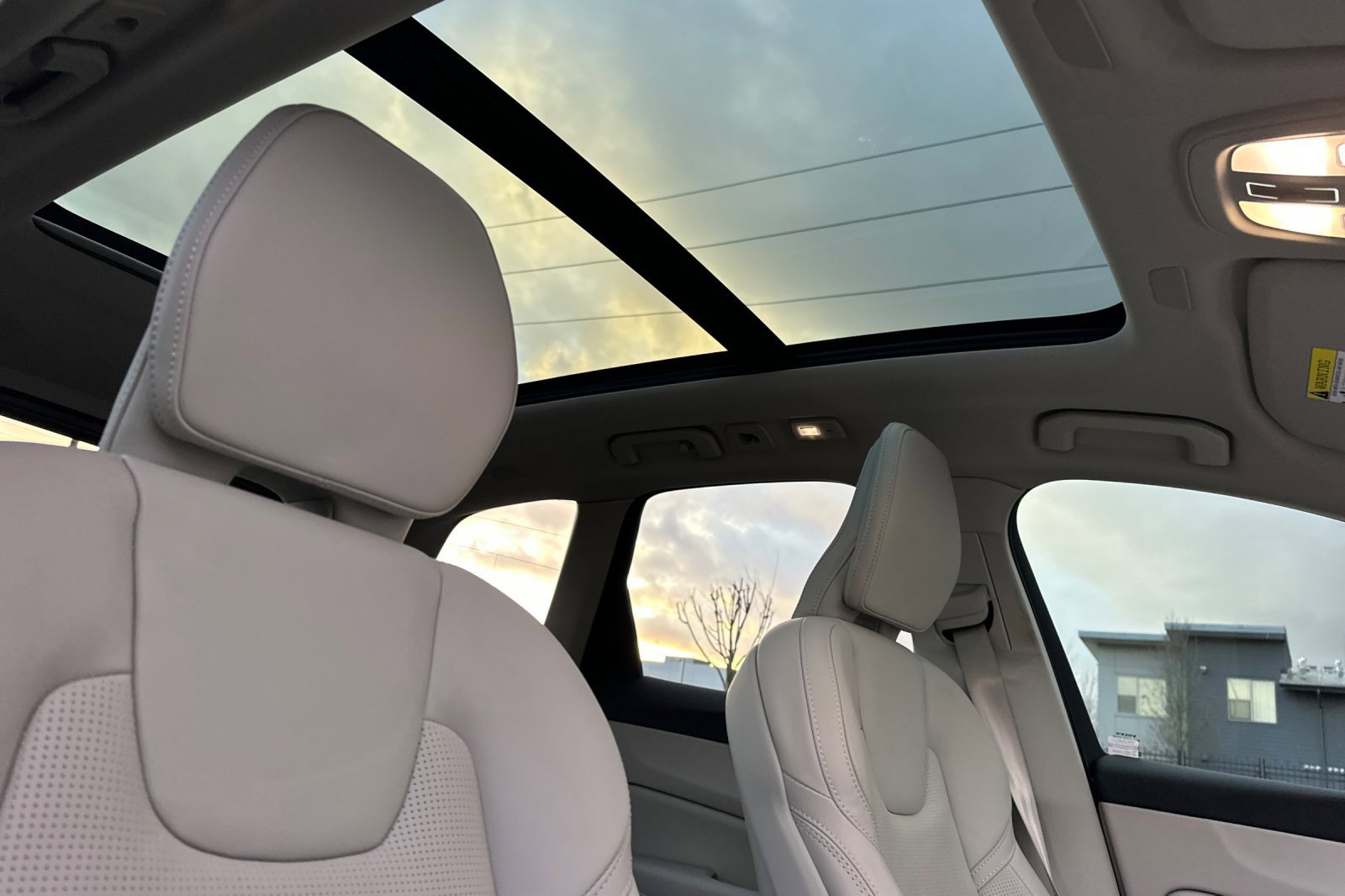 Used 2023 Volvo XC60 T8 Ultimate image 17