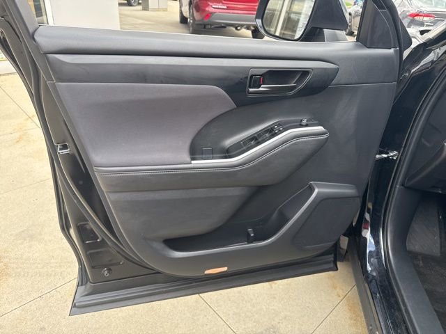 Used 2023 Toyota Highlander LE image 24