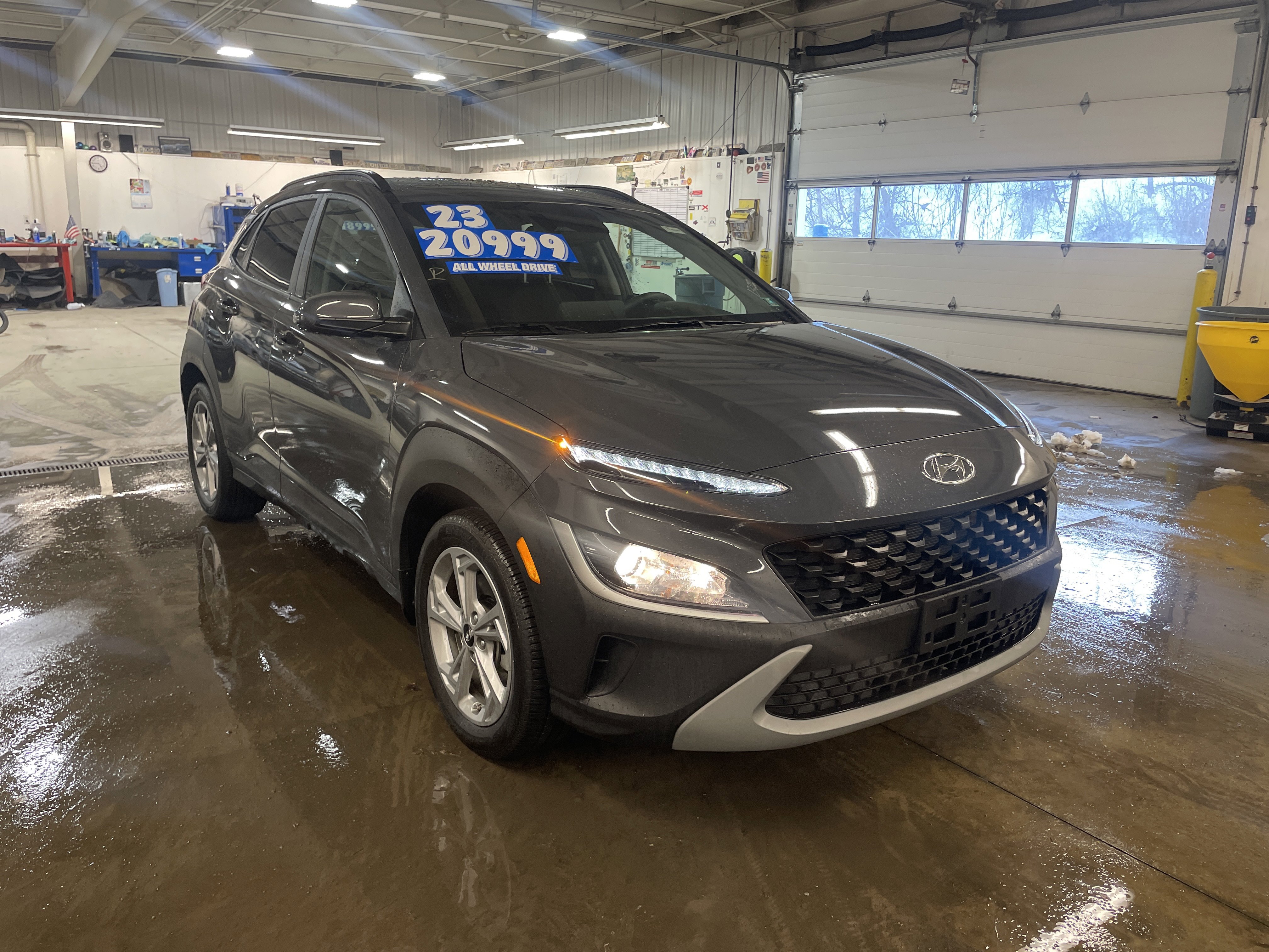 Used 2023 Hyundai Kona SEL image 3