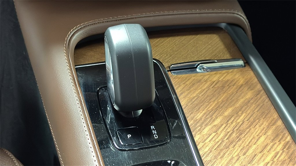 Used 2023 Volvo XC90 B6 Plus image 24