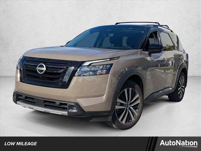 Used 2025 Nissan Pathfinder Platinum w/ Black Appearance Package