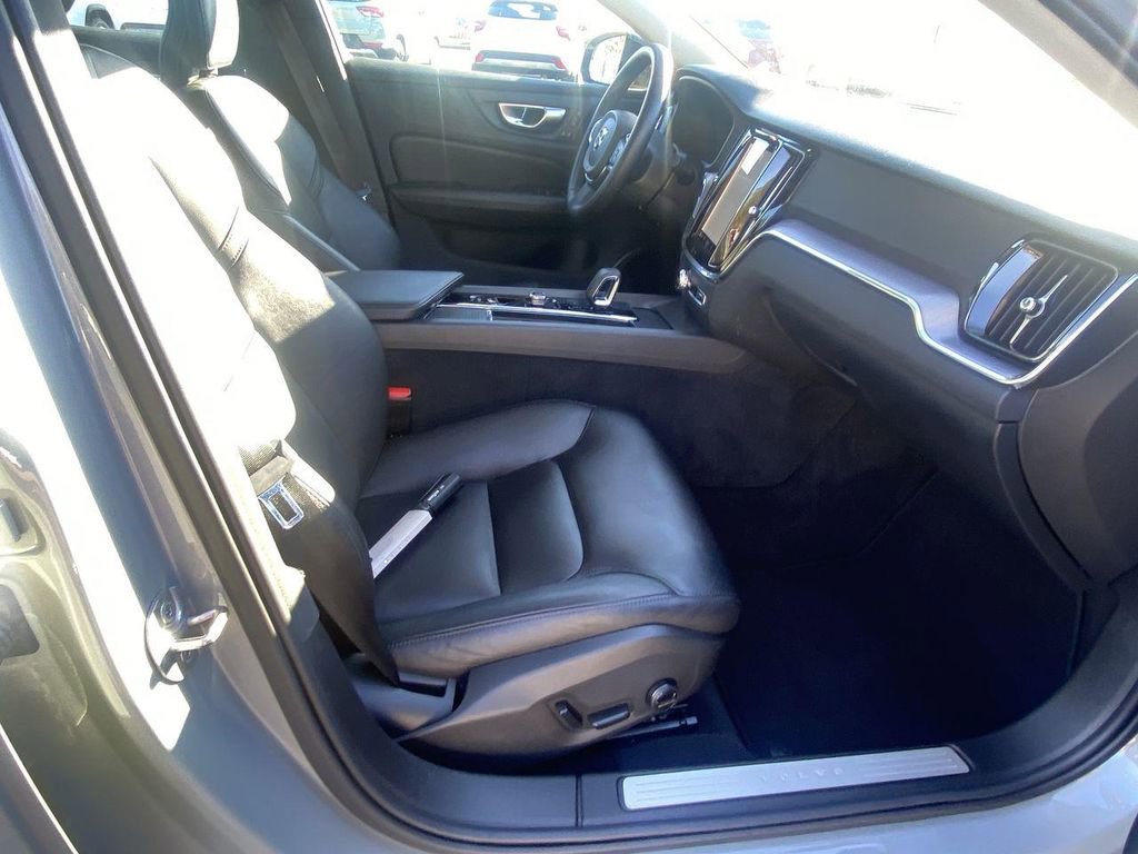 Used 2024 Volvo S60 B5 Core image 29