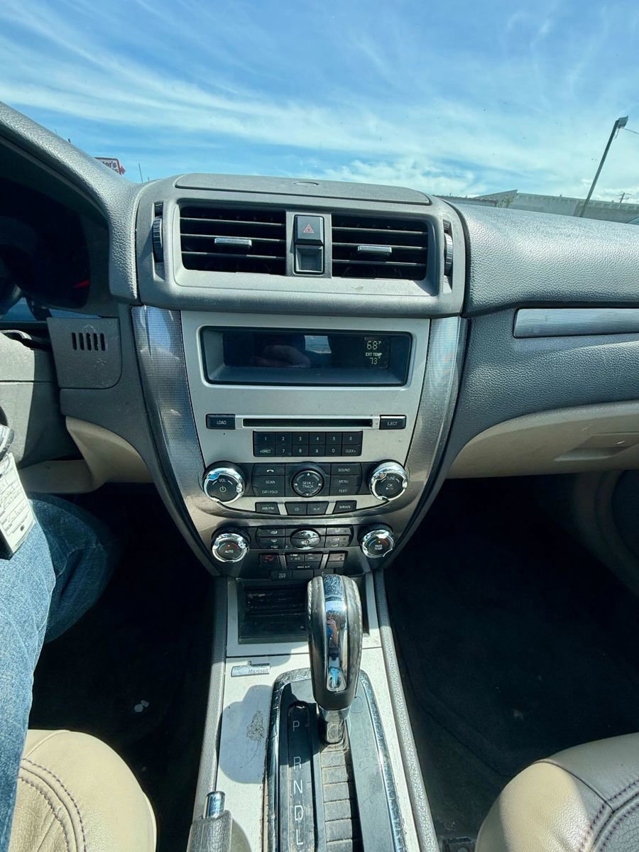 Used 2011 Ford Fusion SEL FWD image 22