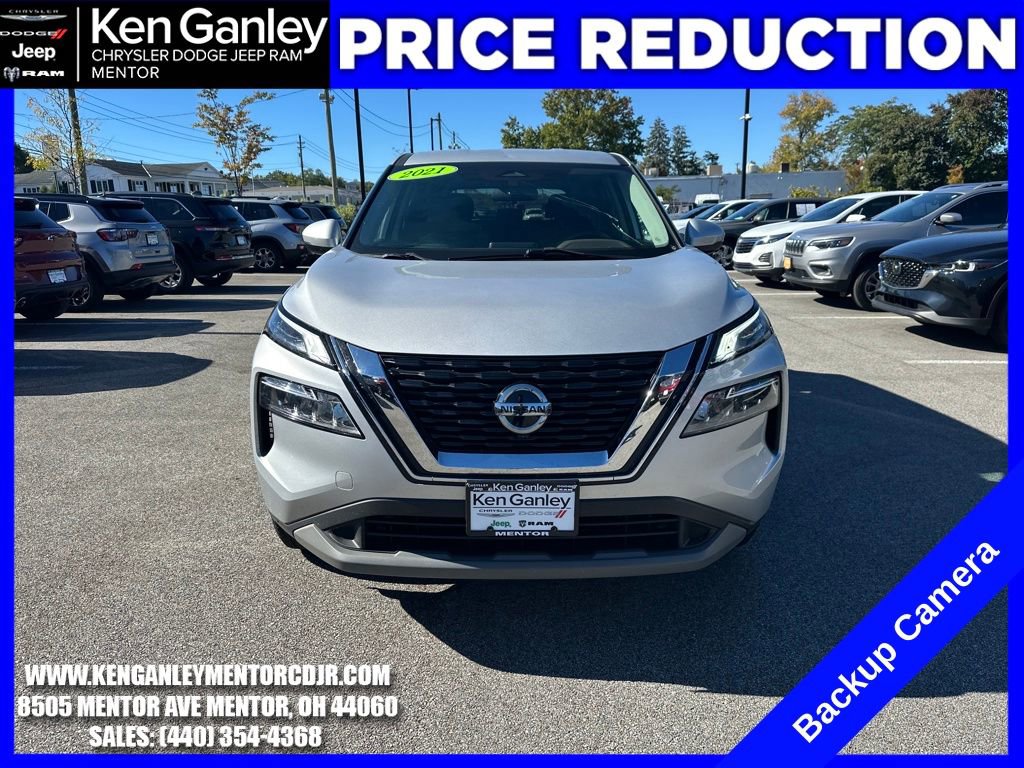 Used 2021 Nissan Rogue SV image 2