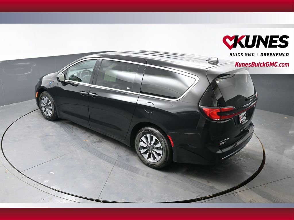 Used 2024 Chrysler Pacifica Select FWD image 44
