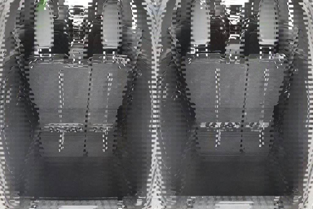 Used 2025 Chrysler Pacifica Select FWD image 25