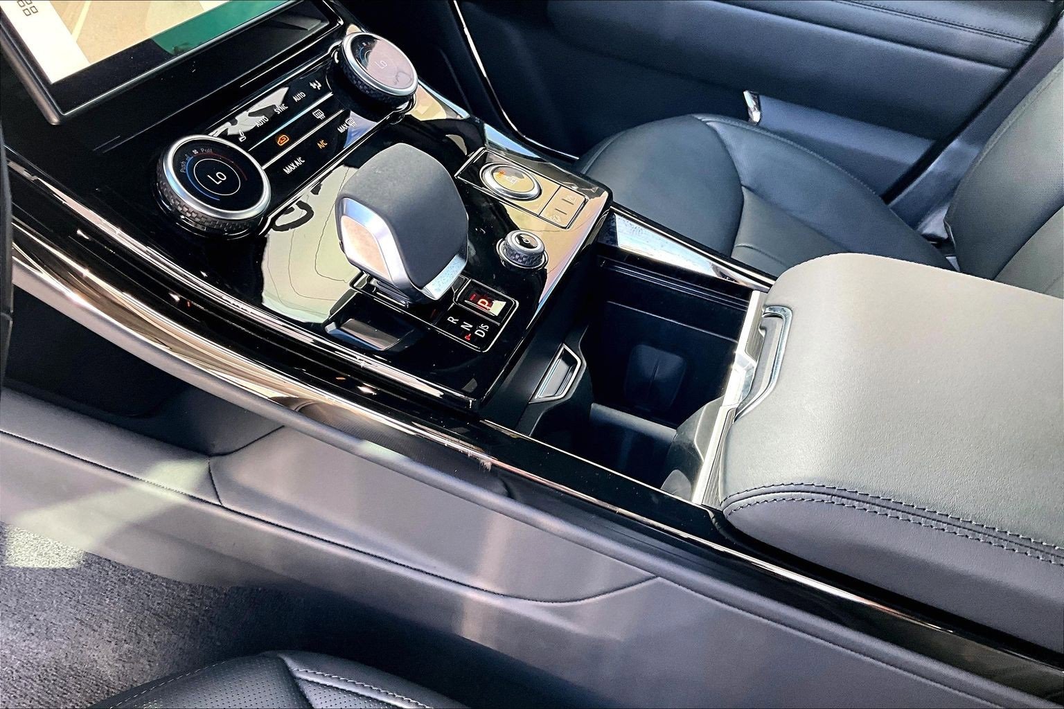 Used 2023 Land Rover Range Rover Sport SE image 17