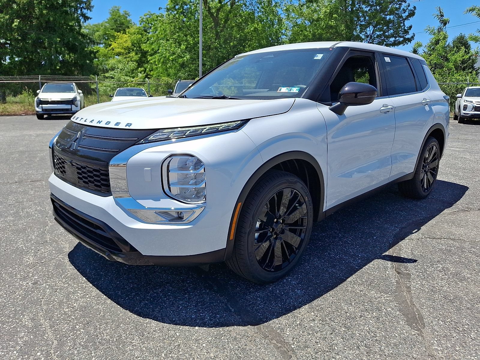 New 2026 Mitsubishi Outlander LE AWD/4WD image 4