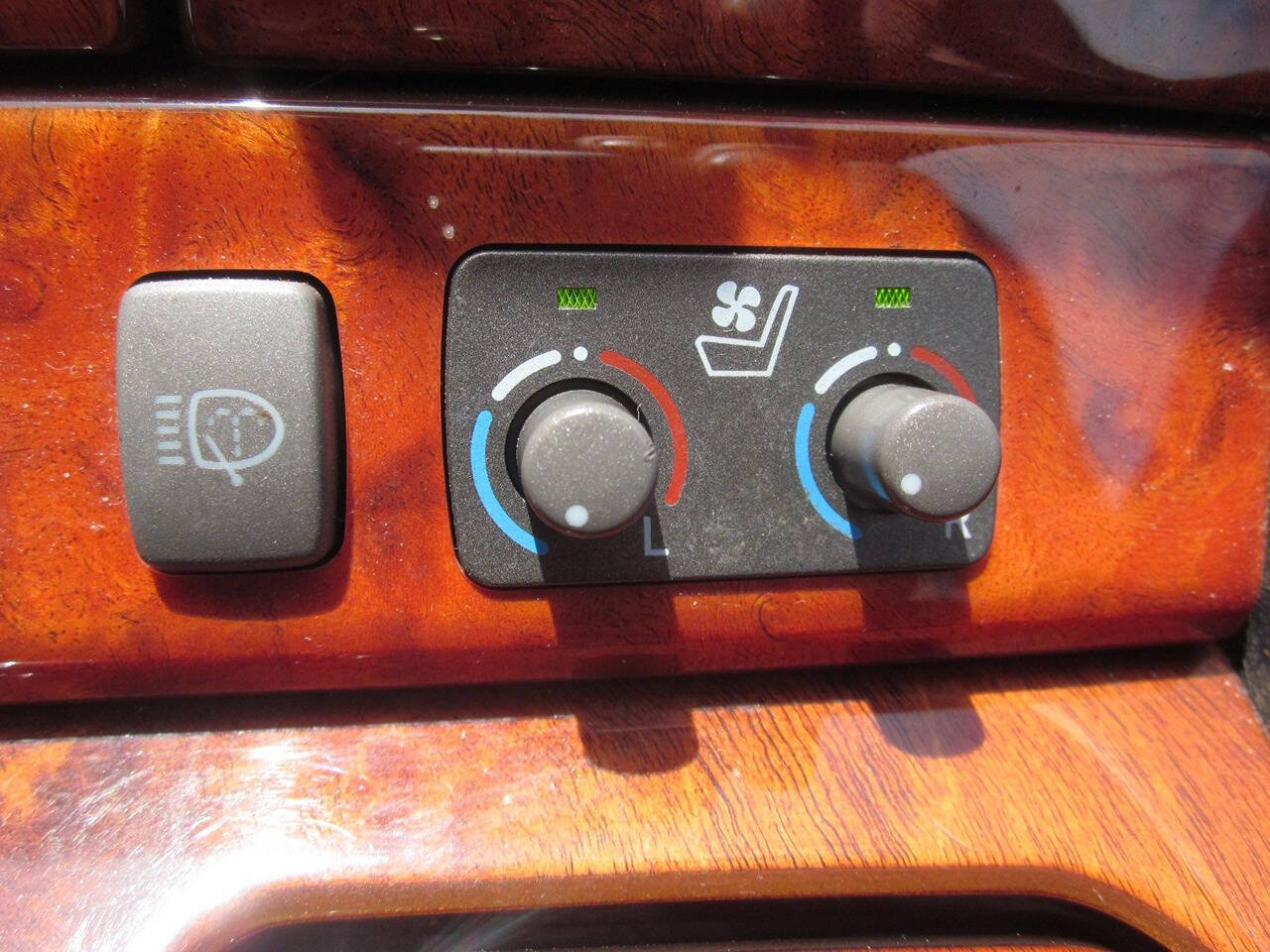Used 2004 Lexus LS 430 RWD image 24