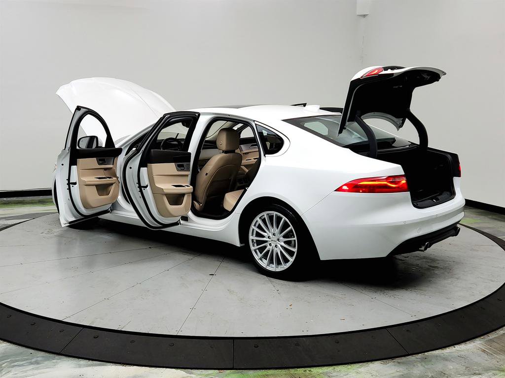 Used 2020 Jaguar XF Prestige AWD/4WD image 12