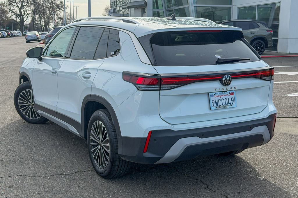 Certified 2025 Volkswagen Tiguan S w/ 18" Wheel Package image 9