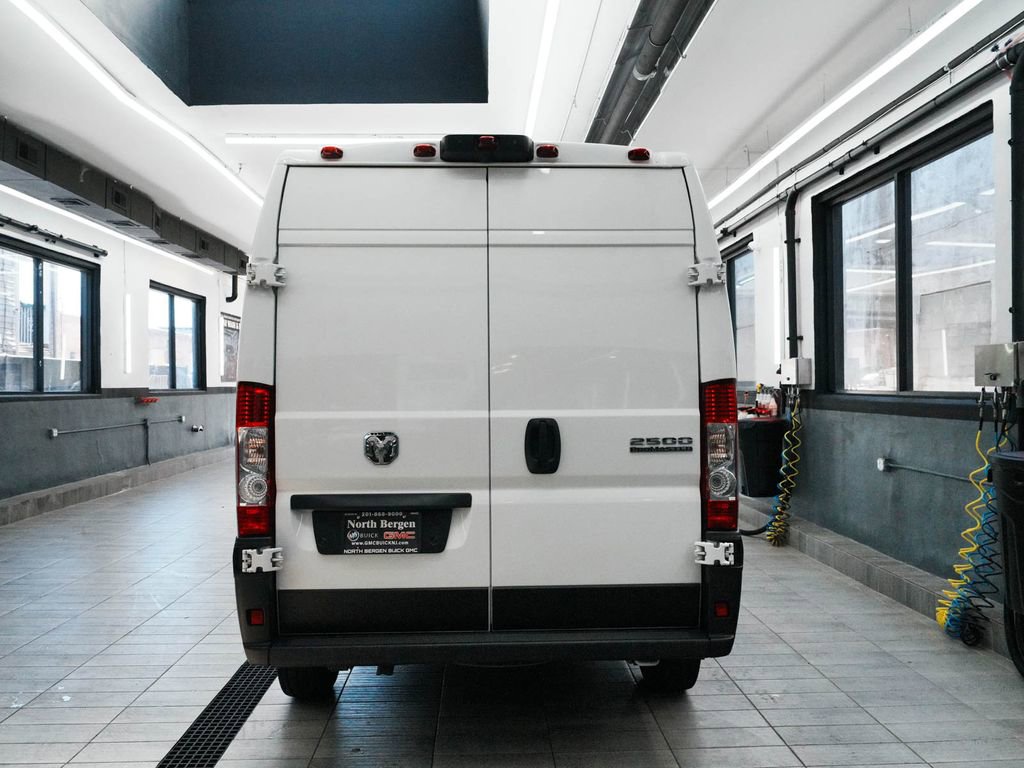 Used 2025 RAM ProMaster 2500 w/ Convenience Group FWD image 7