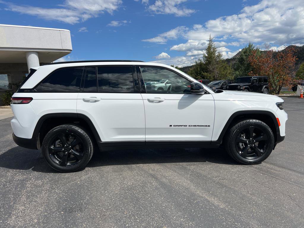 Certified 2023 Jeep Grand Cherokee Altitude image 8