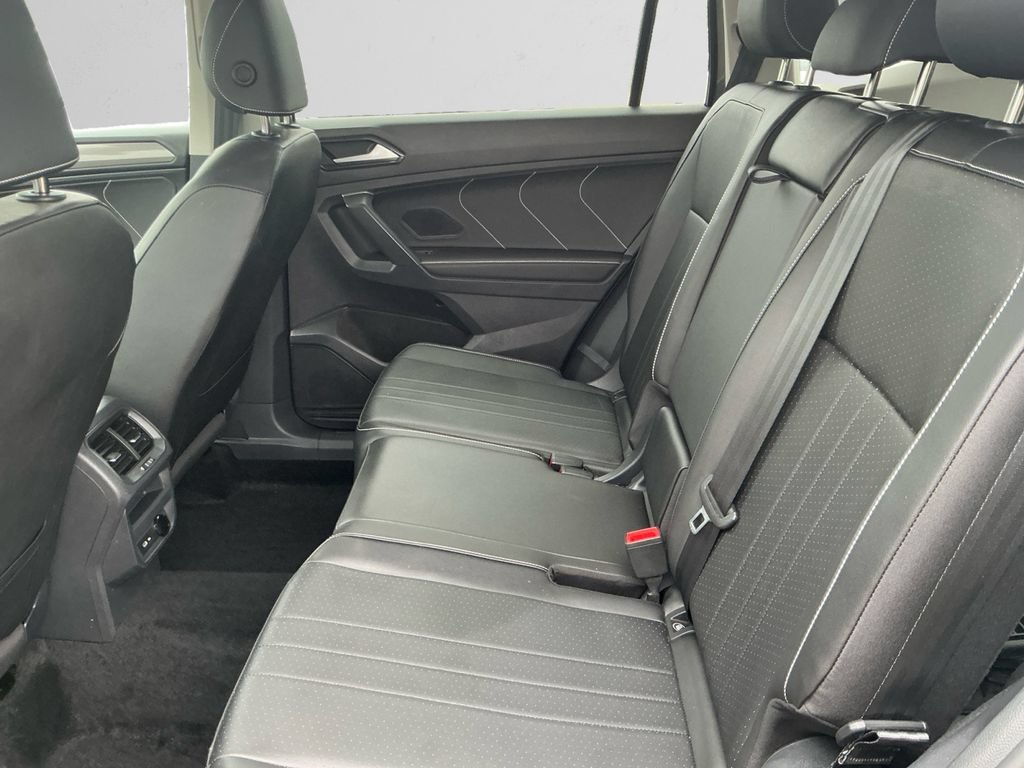 Used 2023 Volkswagen Tiguan SE AWD/4WD image 13