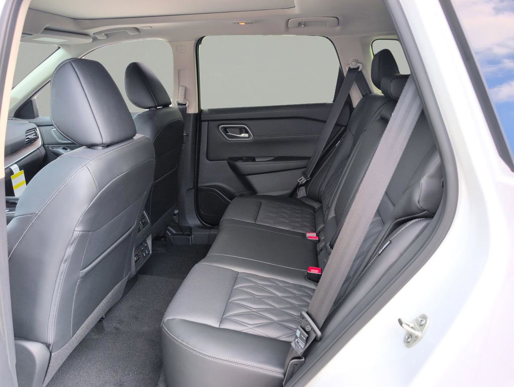 New 2026 Nissan Rogue Platinum image 14