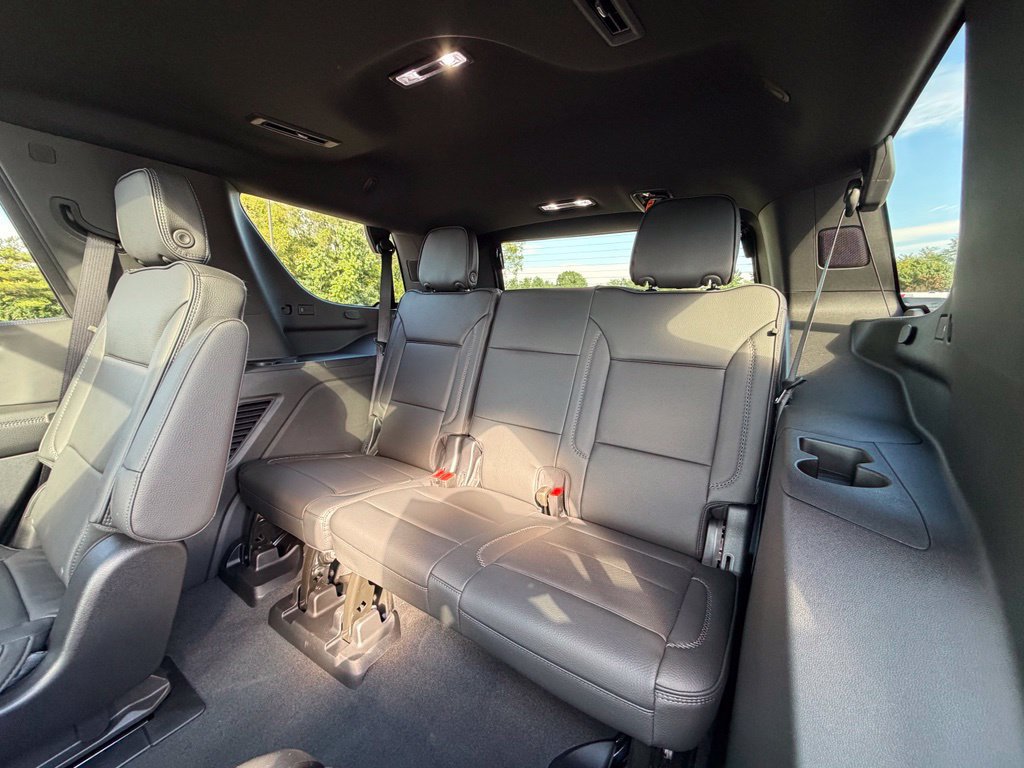 Used 2026 GMC Yukon Denali w/ Sun & Power Step Package AWD/4WD image 8