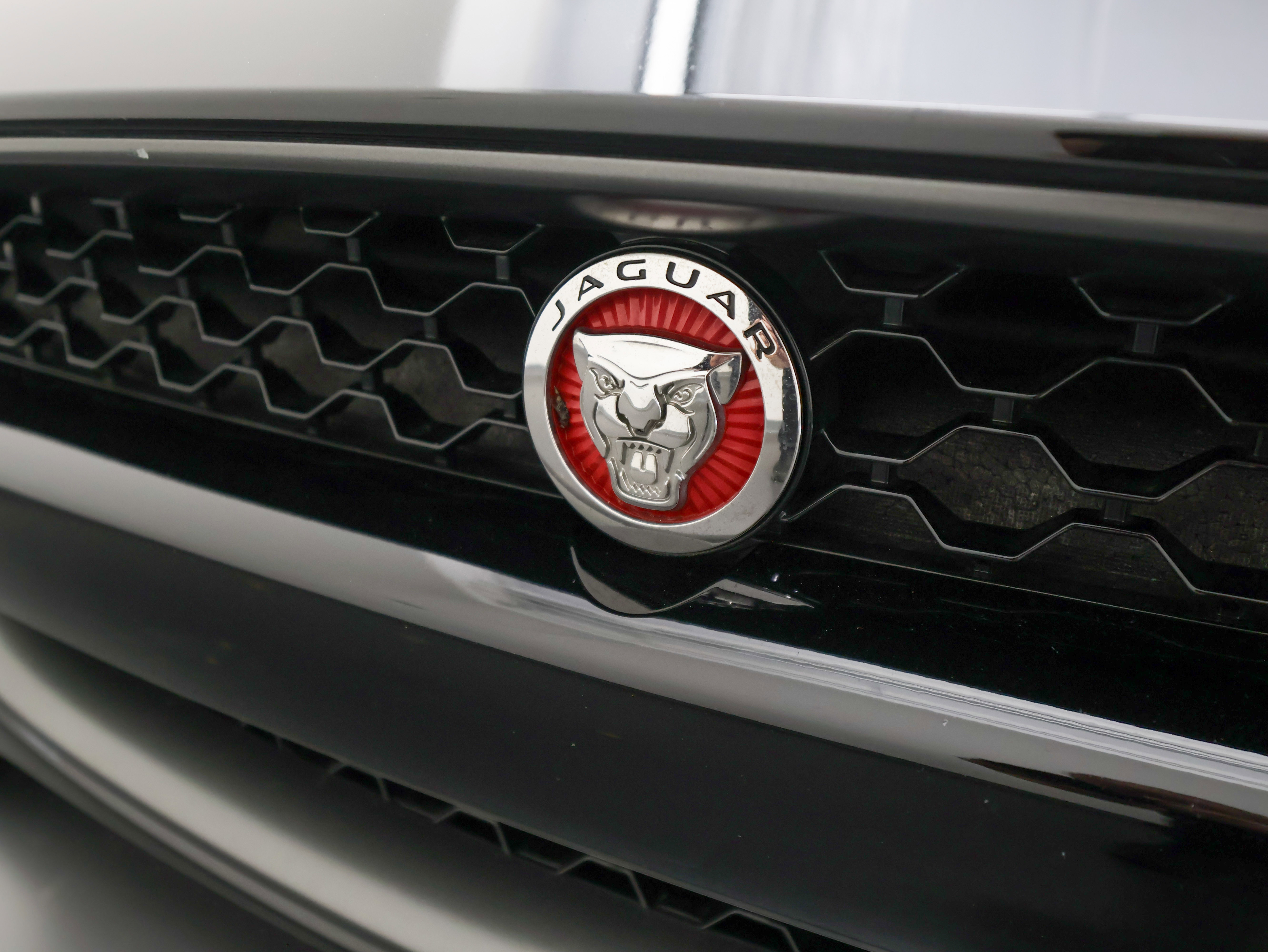 Used 2018 Jaguar F-TYPE 400 Sport image 46