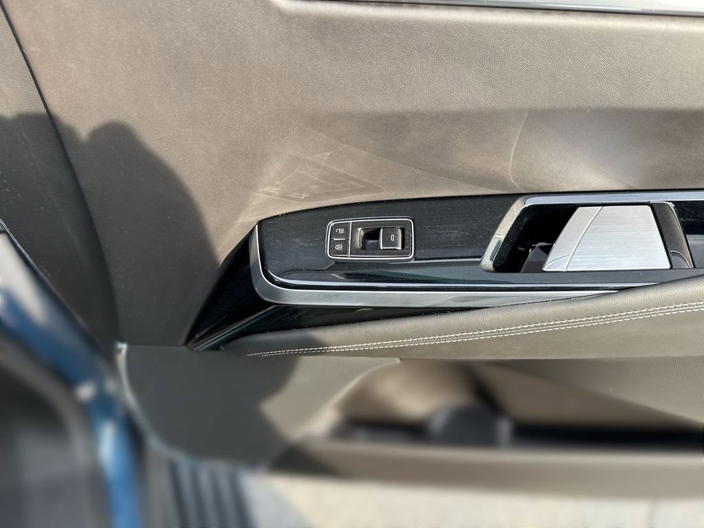 Used 2025 Cadillac Escalade Premium Luxury Platinum image 33