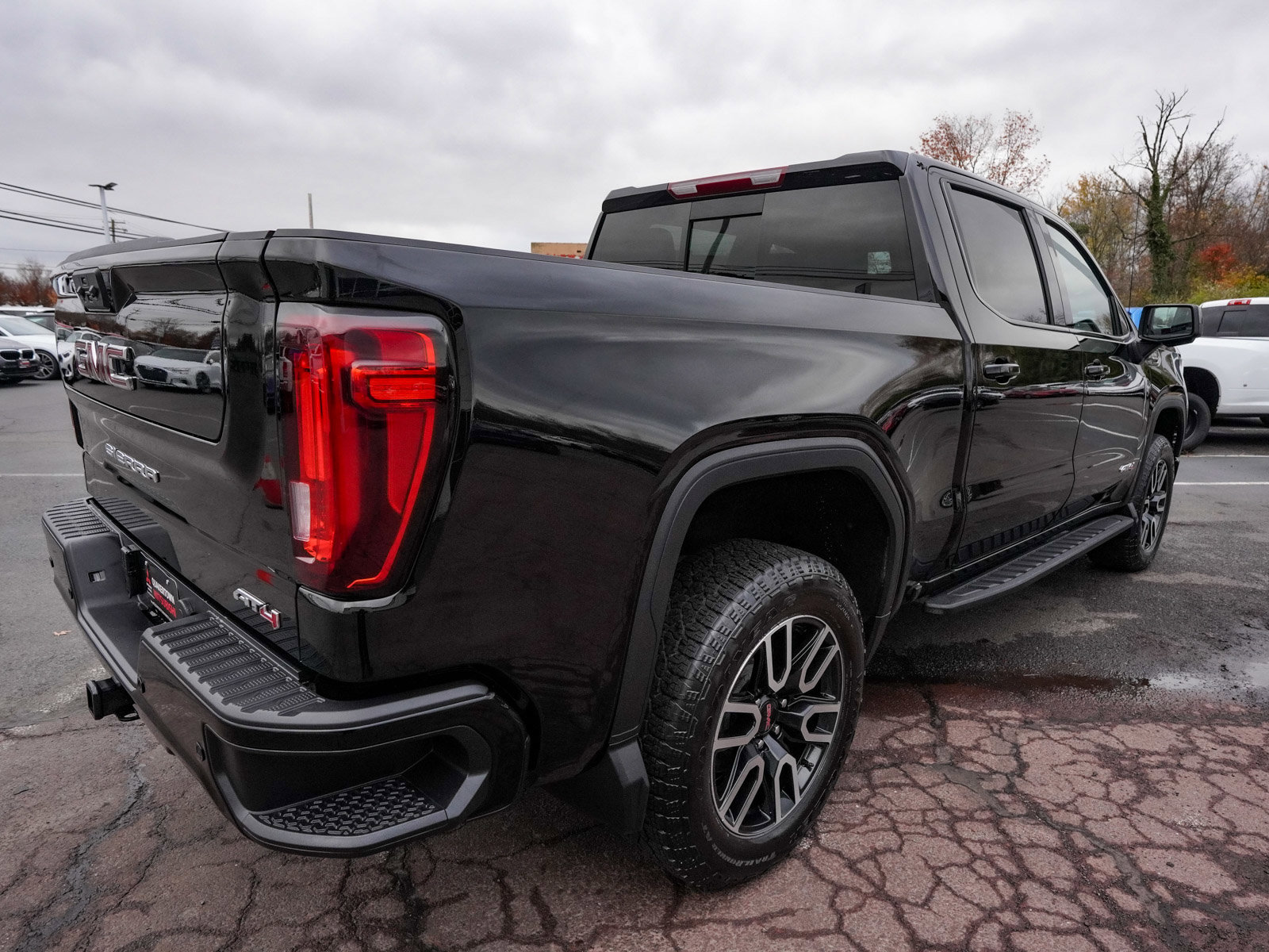 Used 2025 GMC Sierra 1500 AT4 w/ AT4 Premium Package image 5