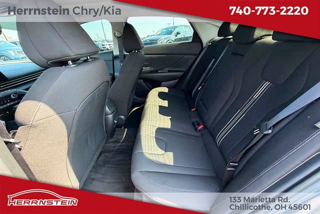Used 2024 Hyundai Elantra SEL w/ Convenience Package FWD image 17