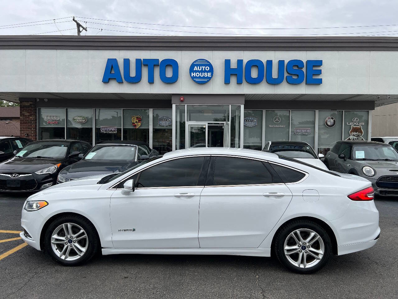 Used 2018 Ford Fusion SE w/ Equipment Group 602A FWD image 8