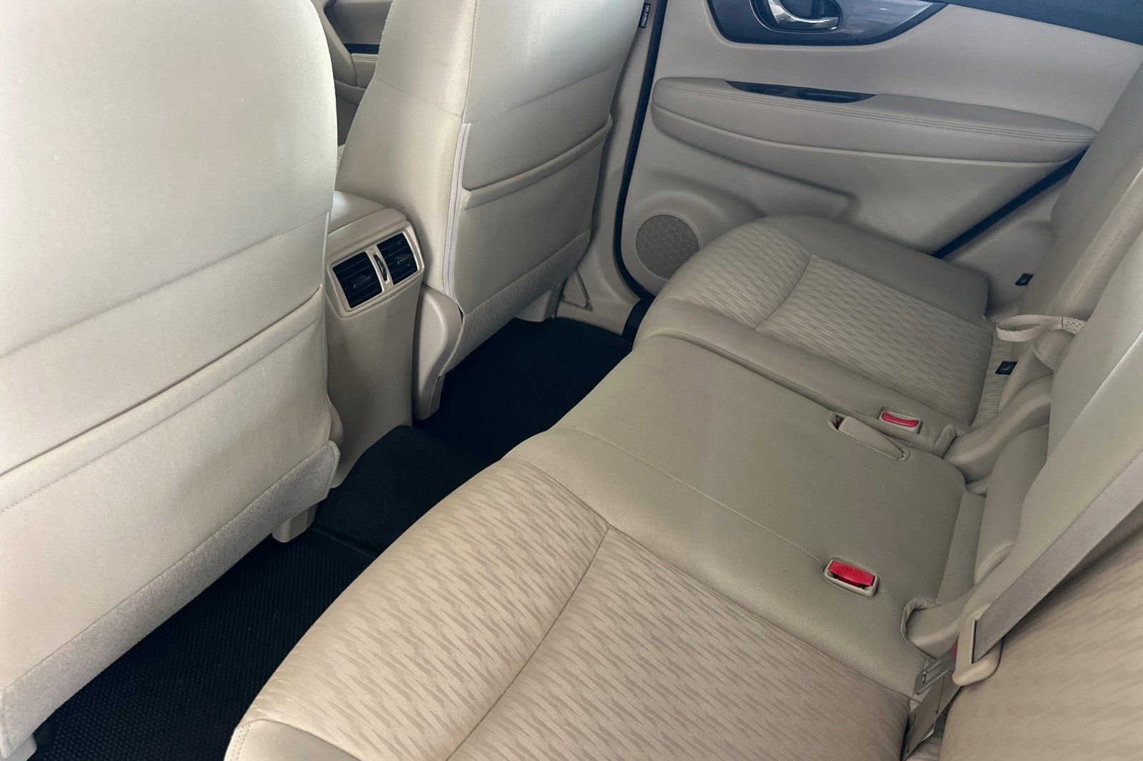 Used 2019 Nissan Rogue SV image 9