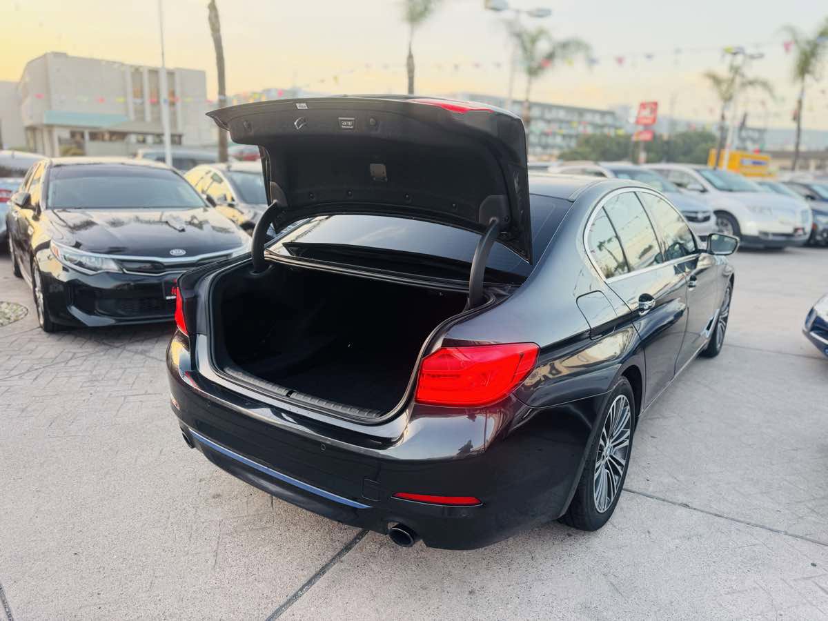 Used 2018 BMW 530i w/ Premium Package image 8