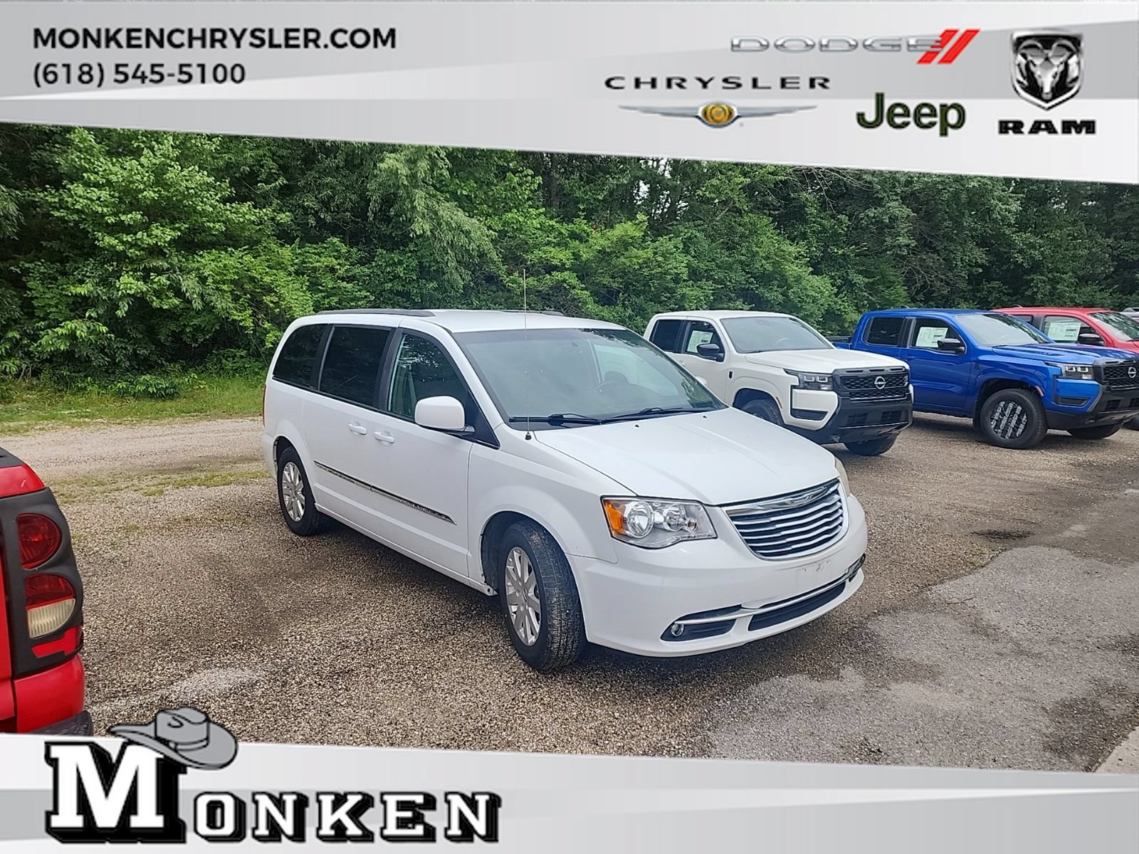 Used 2014 Chrysler Town & Country Touring FWD image 1