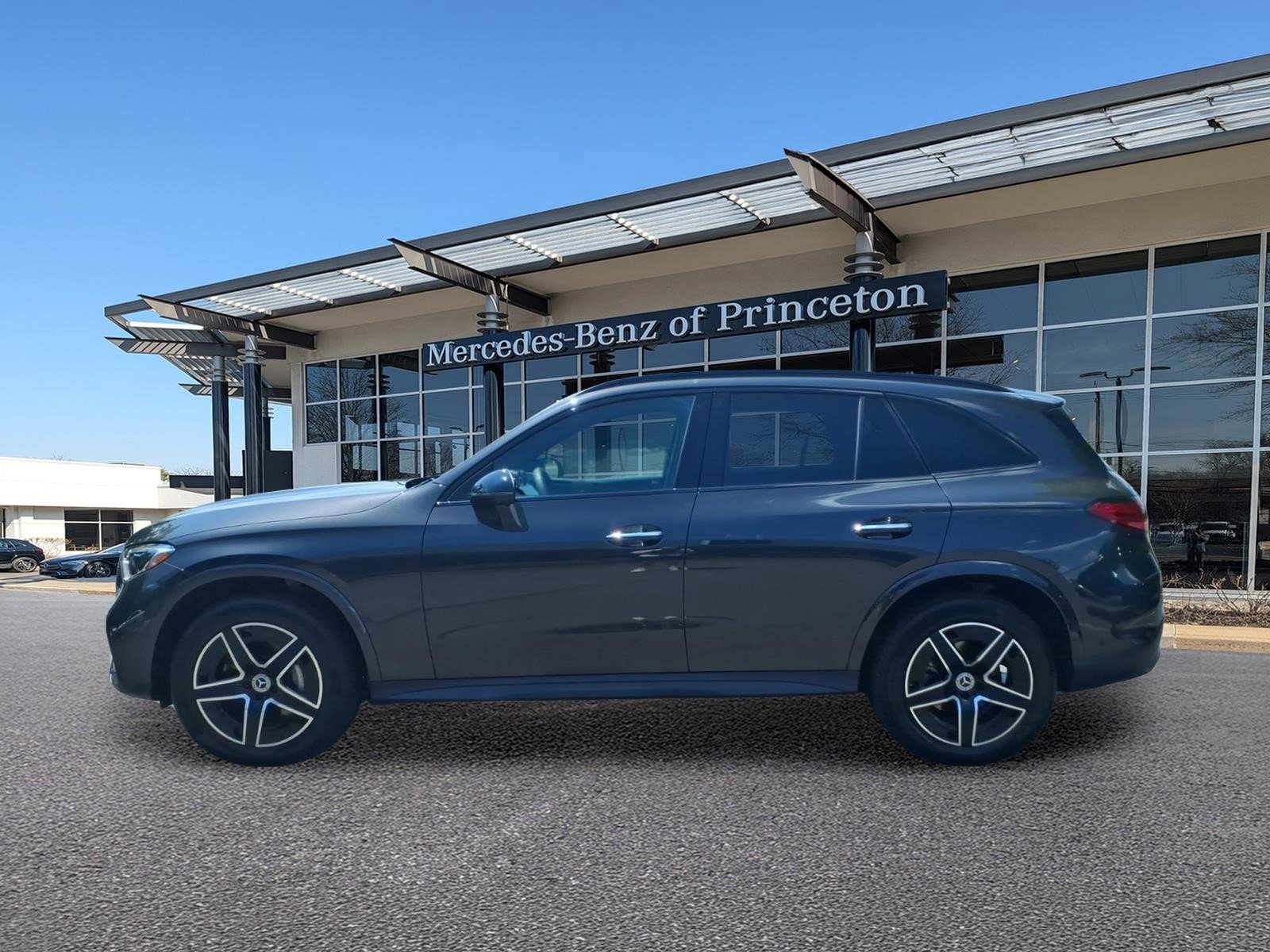 Used 2023 Mercedes-Benz GLC 300 4MATIC image 6