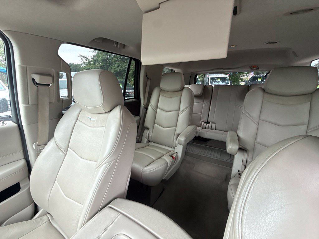 Used 2017 Cadillac Escalade Luxury AWD/4WD image 20