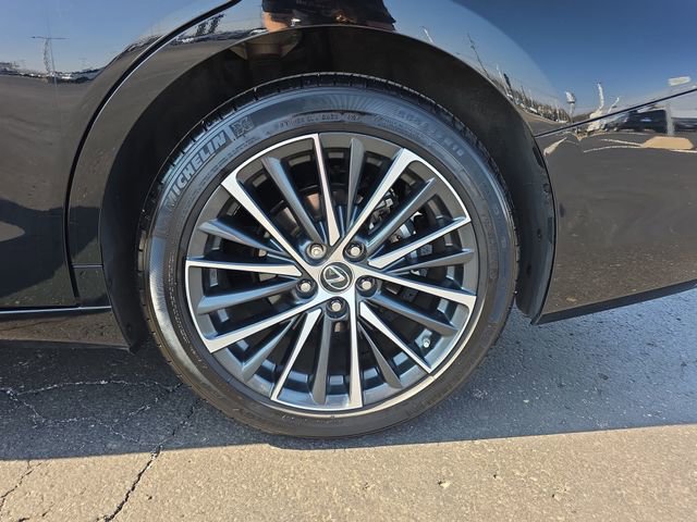 Certified 2025 Lexus ES 300h w/ Premium Package image 33