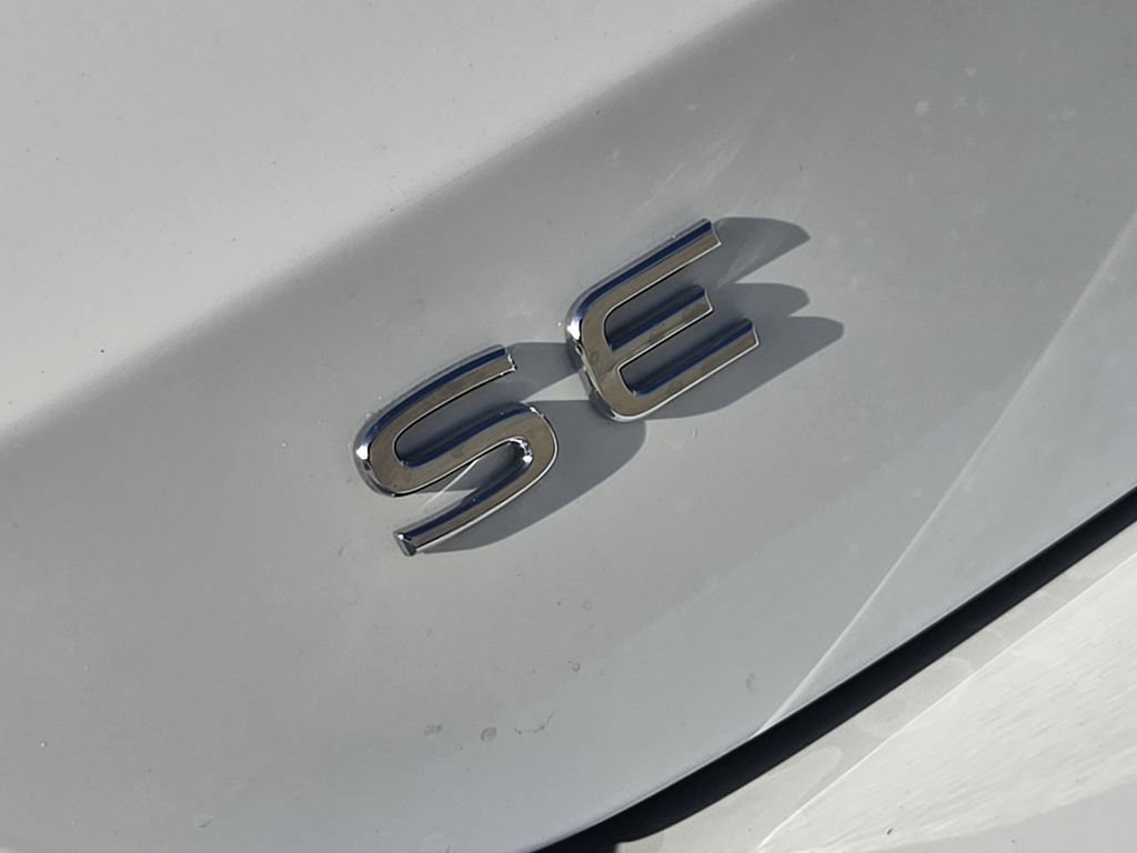 New 2026 Volkswagen Taos SE FWD image 8