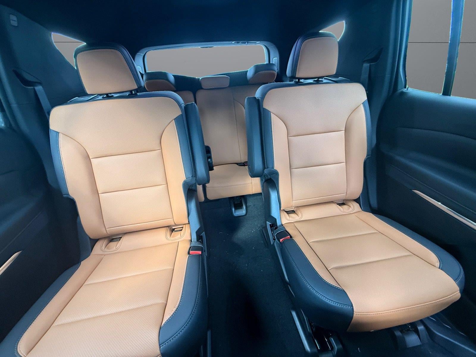 New 2027 Chevrolet Traverse Z71 w/ Enhanced Driving Package AWD/4WD image 18