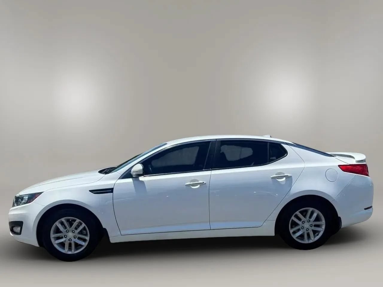 Used 2012 Kia Optima LX FWD image 4
