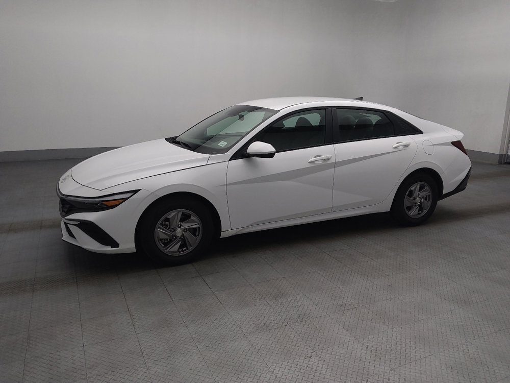 Used 2025 Hyundai Elantra SE FWD image 2