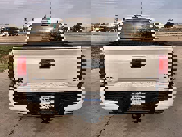 Used 2021 Toyota Tacoma SR5 w/ Trail Edition image 6