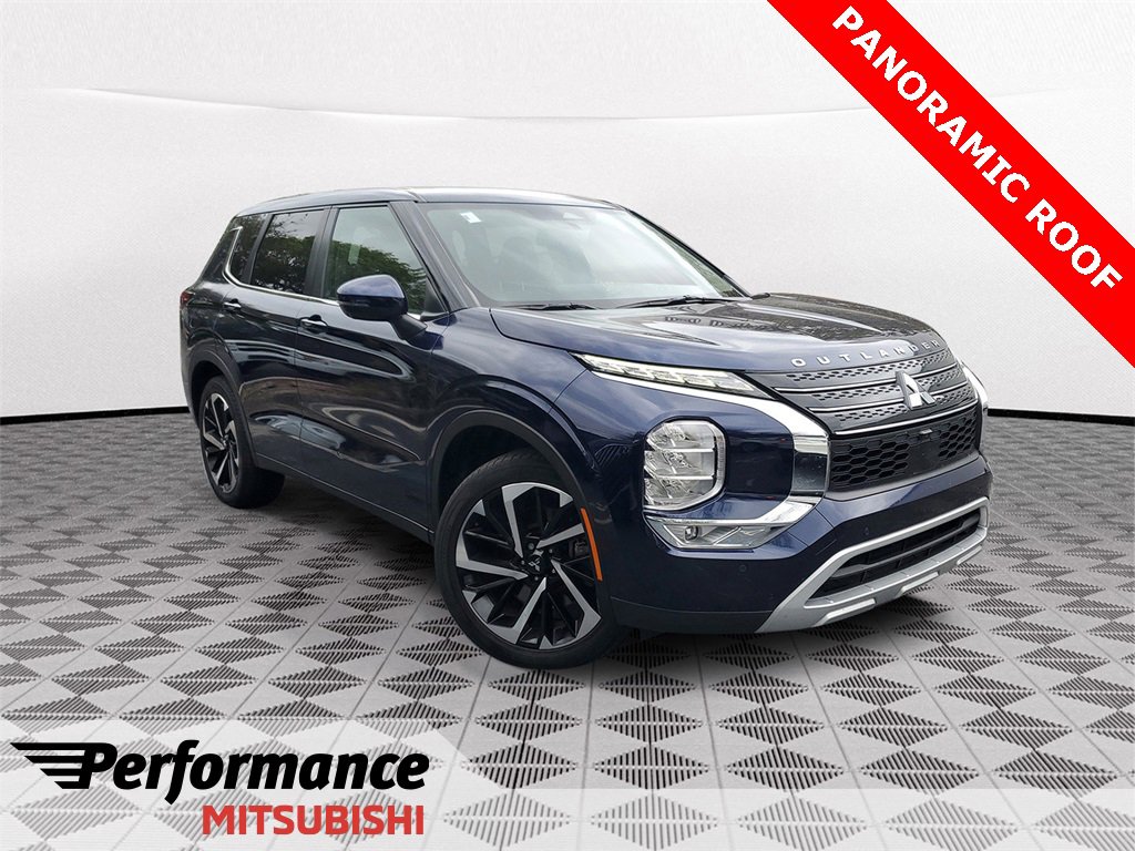 Used 2023 Mitsubishi Outlander SE image 1