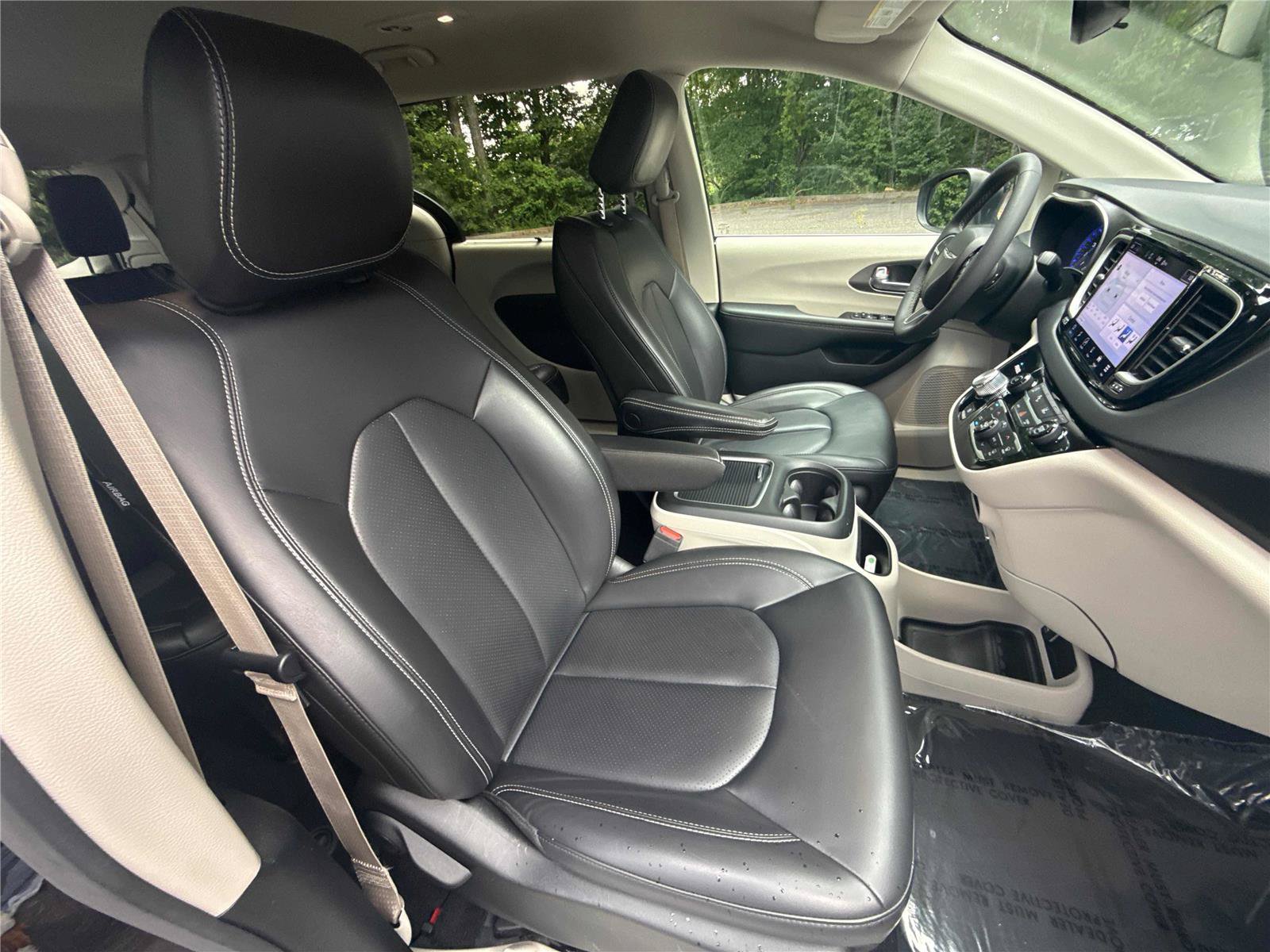 Used 2023 Chrysler Pacifica Touring-L FWD image 29
