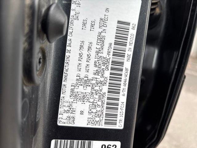 Used 2017 Toyota Tacoma TRD Off-Road AWD/4WD image 33