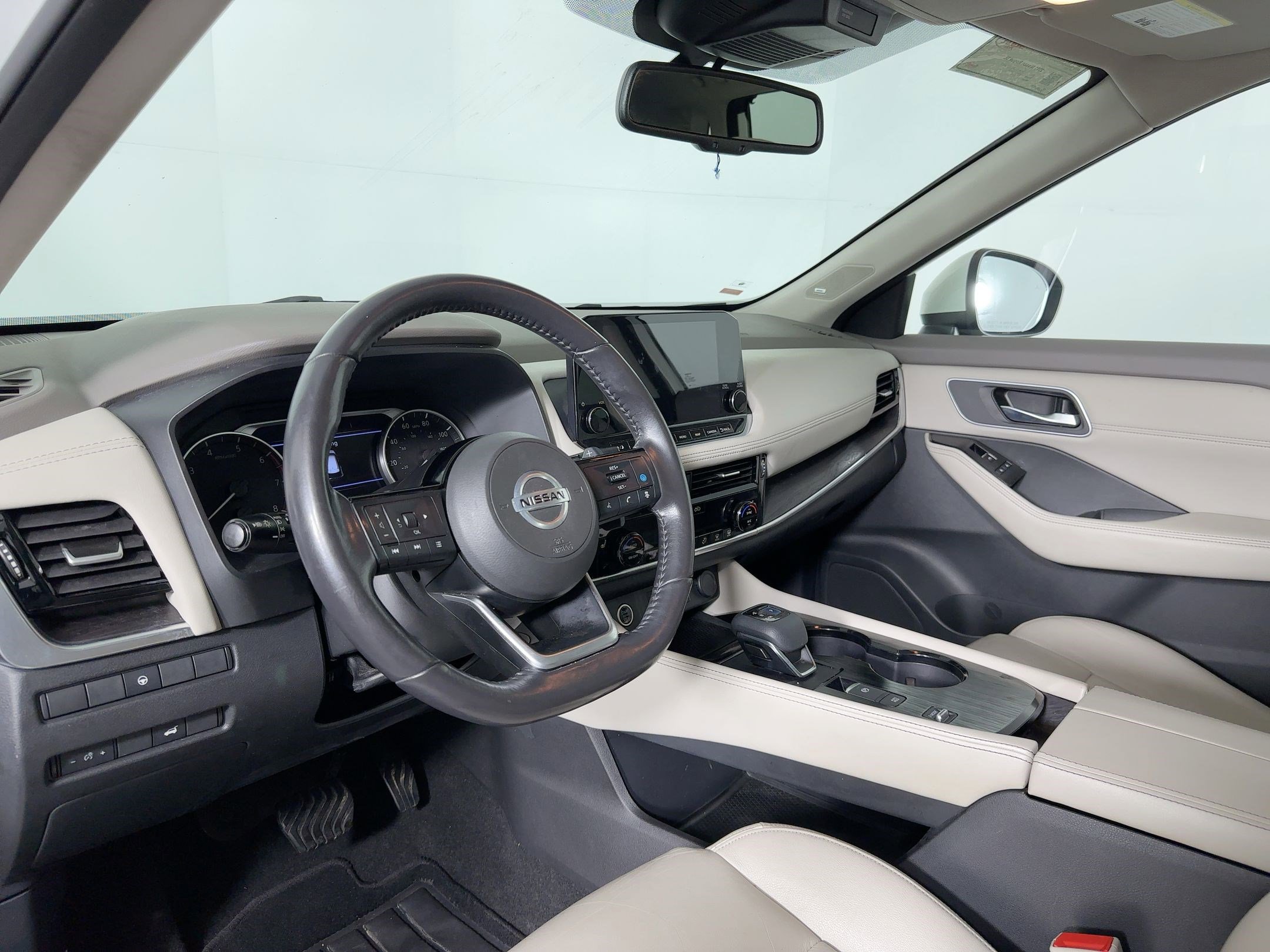 Used 2021 Nissan Rogue SL w/ Premium Package image 3