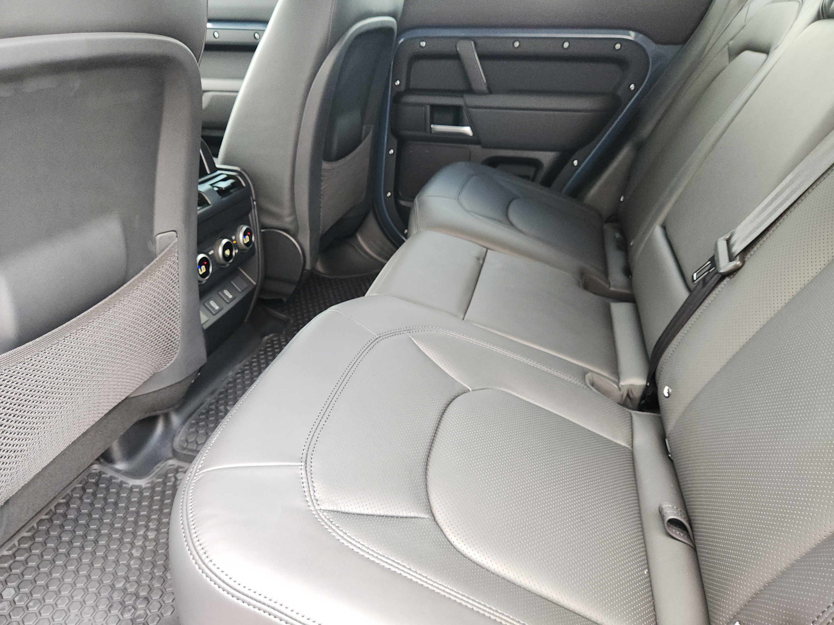 New 2026 Land Rover Defender 110 X-Dynamic SE AWD/4WD image 26