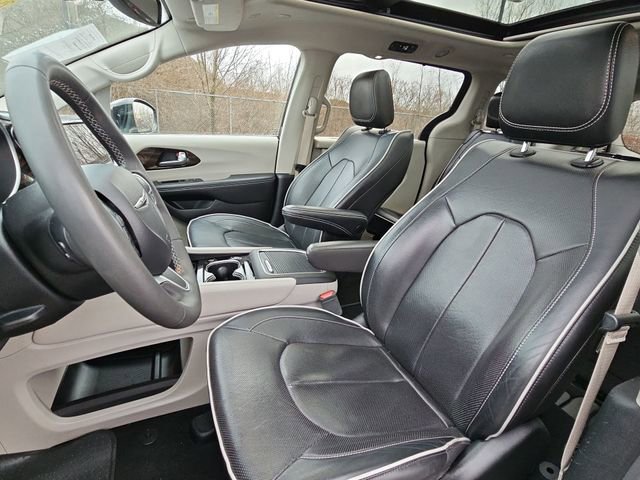 Used 2024 Chrysler Pacifica Limited image 21