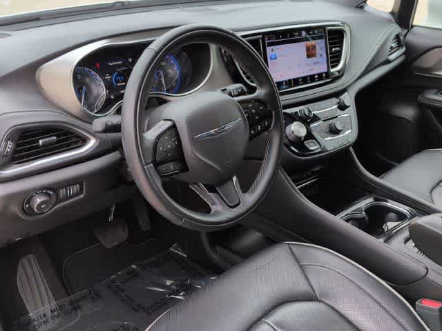 Used 2022 Chrysler Pacifica Limited w/ Uconnect Theater Family Group AWD/4WD image 10
