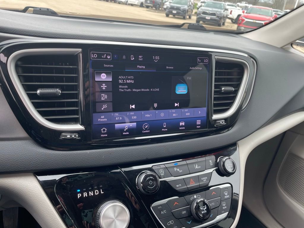 Used 2023 Chrysler Pacifica Touring-L image 26