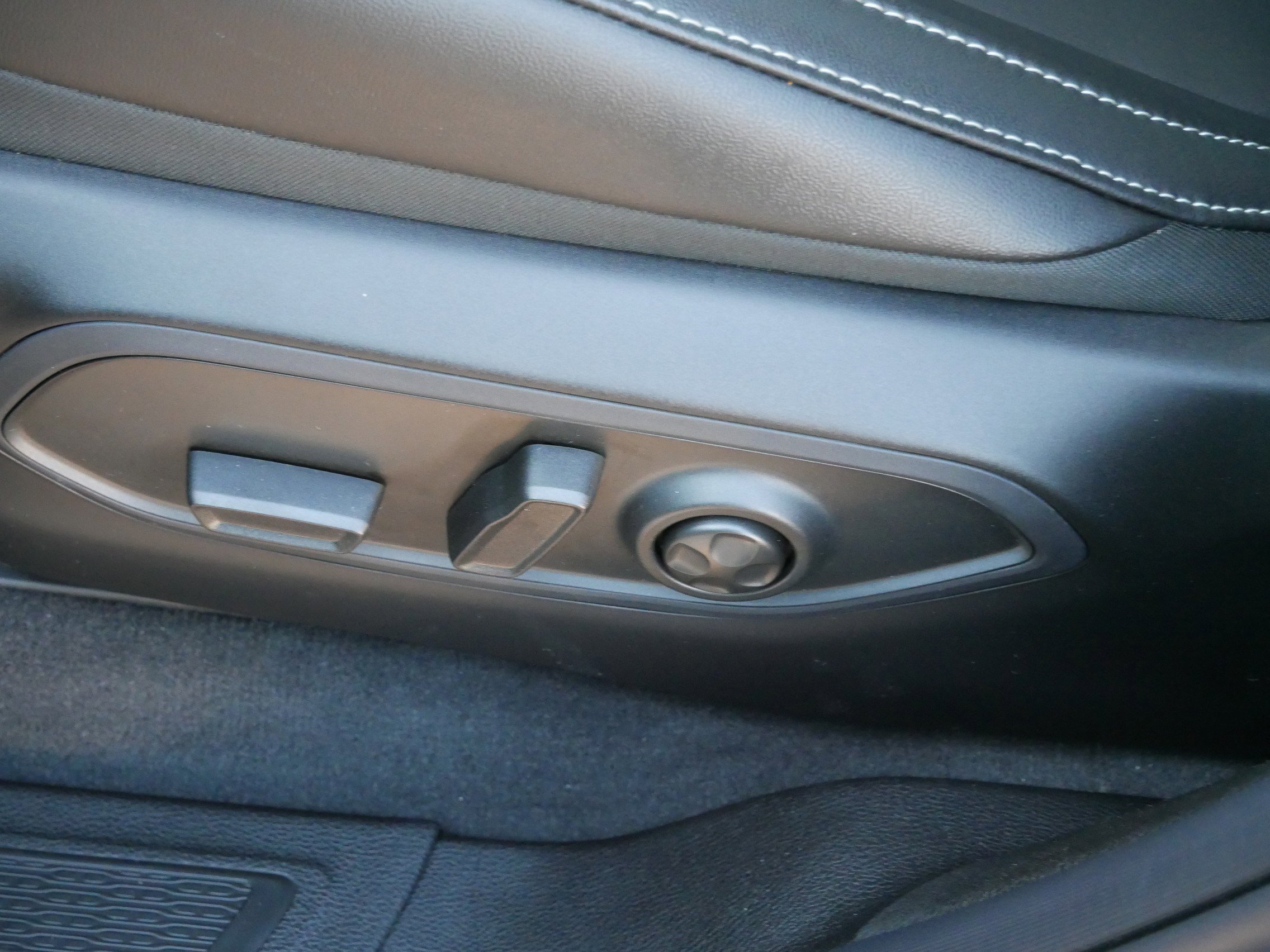 New 2025 Jeep Grand Cherokee L Limited w/ Black Appearance Package image 13