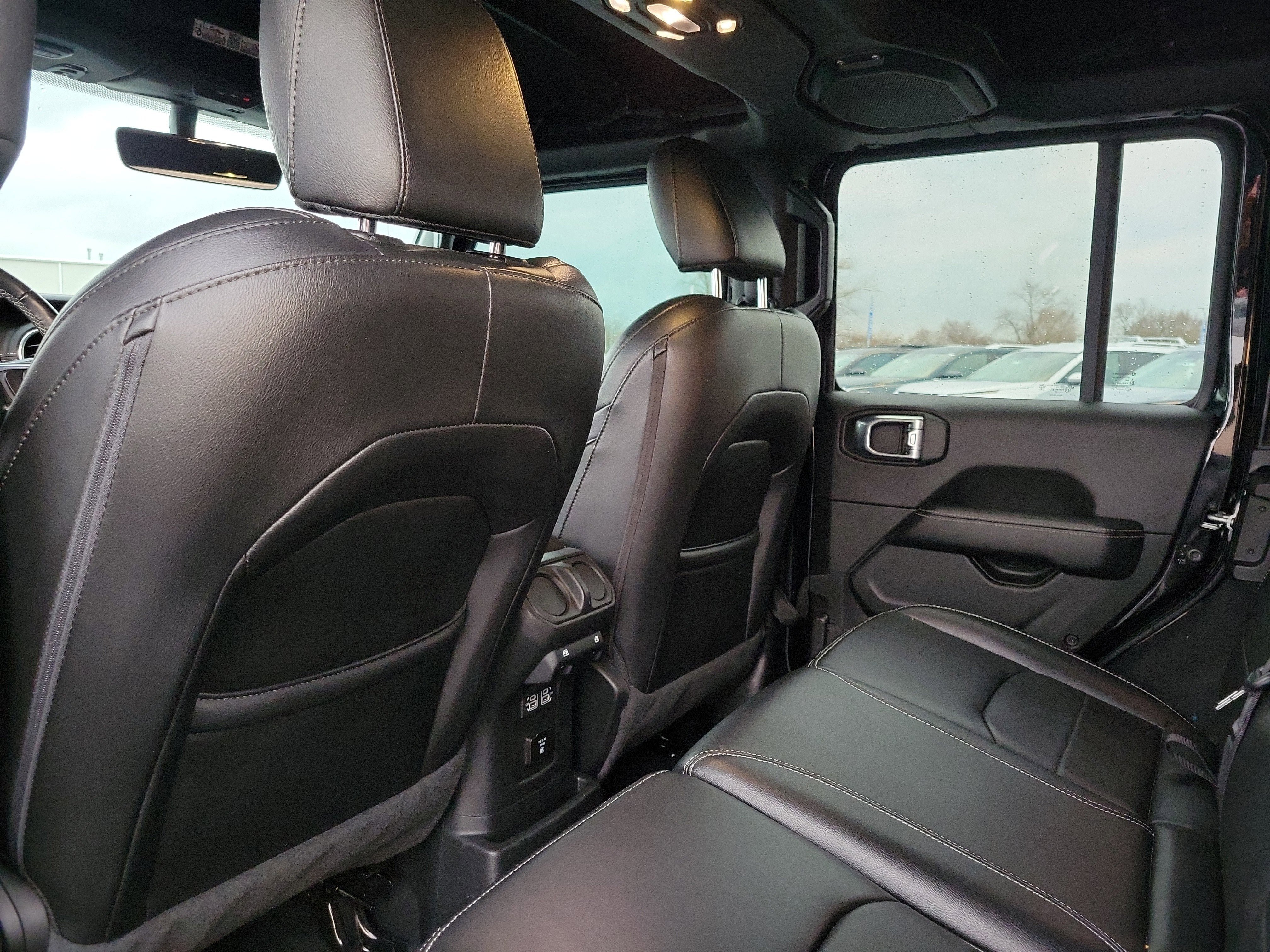 Used 2022 Jeep Wrangler Unlimited Sahara w/ Cold Weather Group image 14